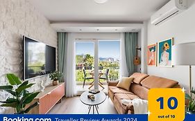 Exquisite Couples Delight With Free Bikes & Parking